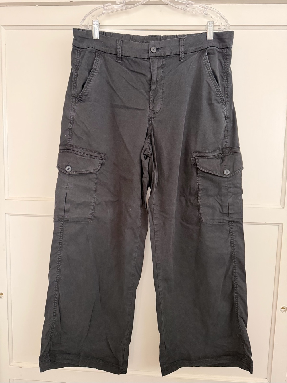 American Eagle Outfitters Mid-Rise Baggy Wide-Leg Dreamy Drape Cargo Pants